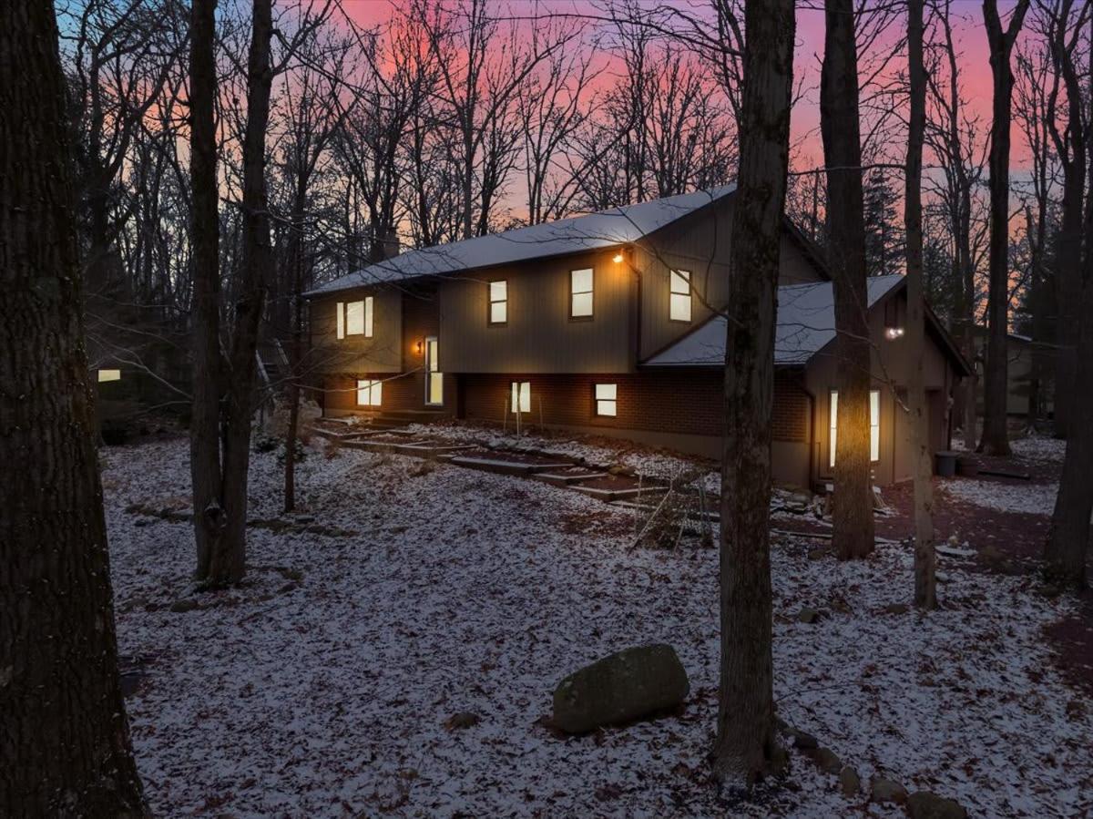 Holiday home Mountain Holidays-sleeps 18 Firepit Bar & Gameroom *