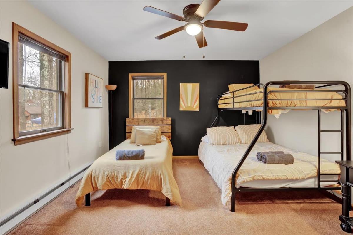 Mountain Holidays-sleeps 18 Firepit Bar & Gameroom Lake Harmony