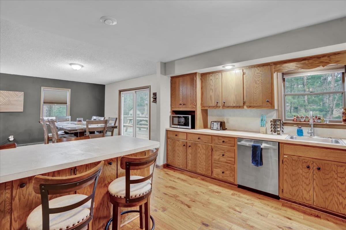 Mountain Holidays-sleeps 18 Firepit Bar & Gameroom * Lake Harmony