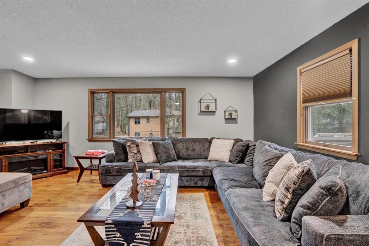 Mountain Holidays-sleeps 18 Firepit Bar & Gameroom * Lake Harmony