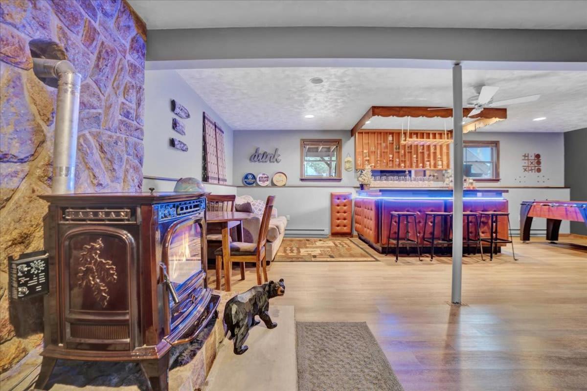 Mountain Holidays-sleeps 18 Firepit Bar & Gameroom