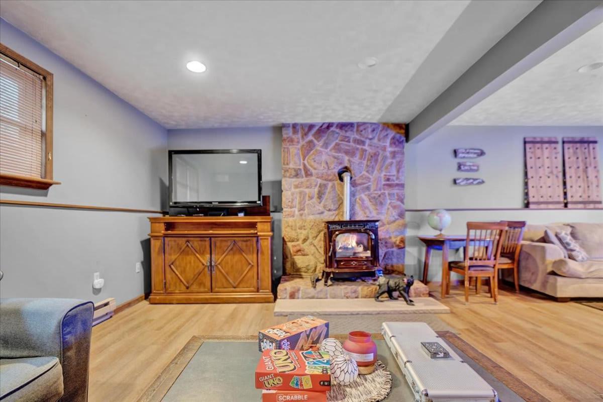 Mountain Holidays-sleeps 18 Firepit Bar & Gameroom * Lake Harmony