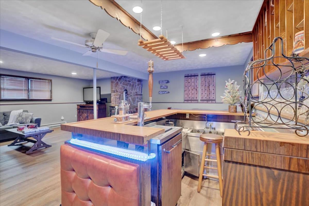 Holiday home Mountain Holidays-sleeps 18 Firepit Bar & Gameroom