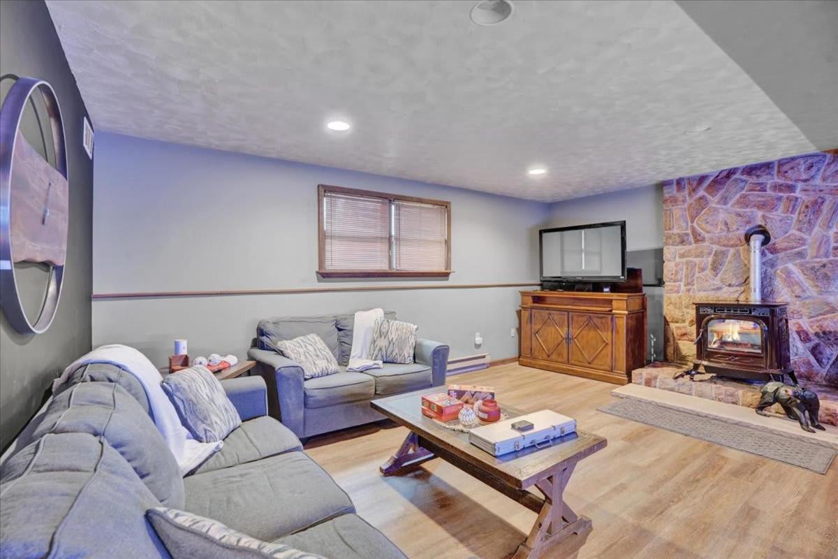 Mountain Holidays-sleeps 18 Firepit Bar & Gameroom *