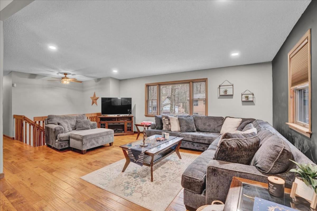 Mountain Holidays-sleeps 18 Firepit Bar & Gameroom * Lake Harmony